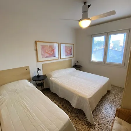 Apartment First Floor Steps From The Bibione