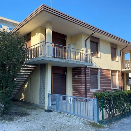 Apartment First Floor Steps From The Bibione