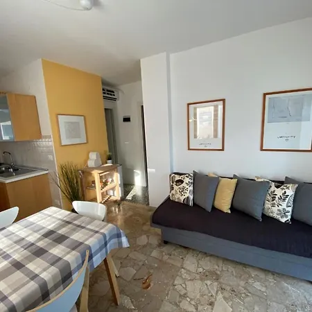 First Floor Steps From The Bibione