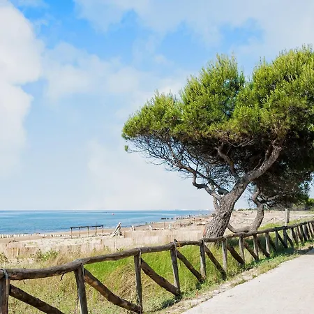 First Floor Steps From The Bibione
