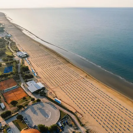 Apartment First Floor Steps From The Bibione